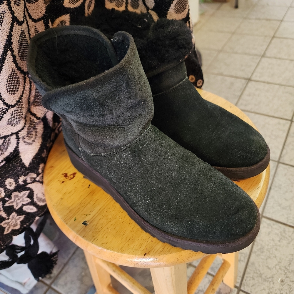 UGG's Boots black color size 8